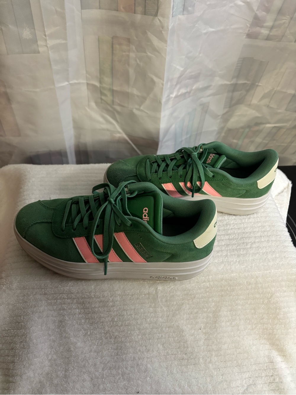 adidas Green Suede Trainers with Pink Stripes - Picture 3 of 4